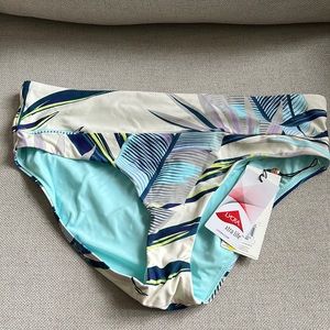 Mid rise bikini bottom, never worn, size Medium